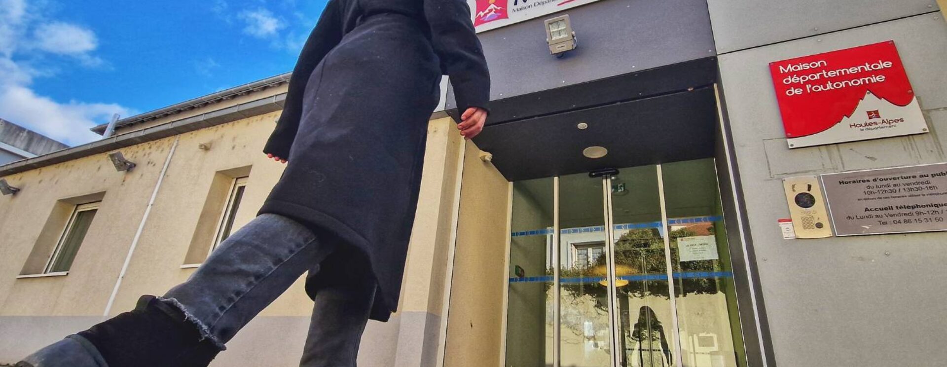 Photo extérieure de l'entrée de la MDA à Gap