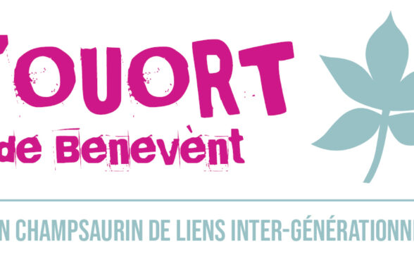 Logo de l'aasociation : l'Ourt de bBenevènt écrit en rose fushia, avec une feuille couleur bleu-gris sur la droite. En bas, il est écrit "Jardin champsaurin de liens inter-générationnels"